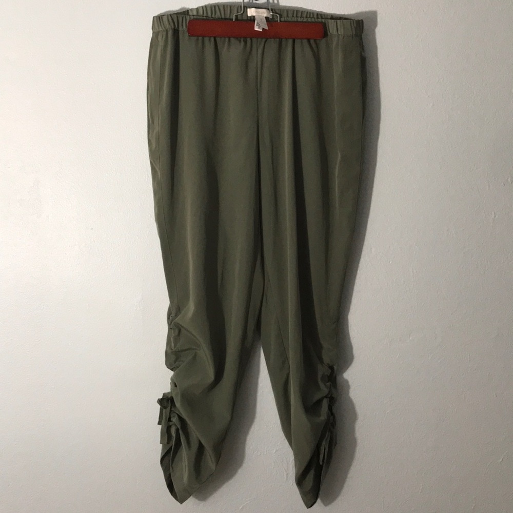 Chico’s Olive Green Pants size 1 (M)